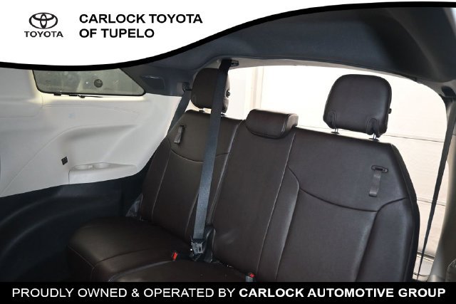Used 2023 Toyota Sienna Platinum FWD image 18