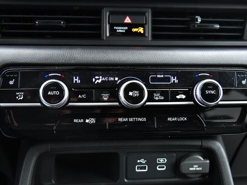 Used 2025 Honda Pilot EX-L image 26