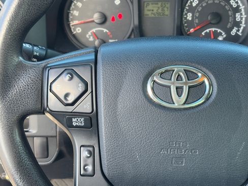 Used 2016 Toyota Tacoma SR image 19