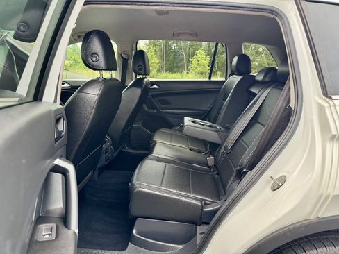 Used 2018 Volkswagen Tiguan SE AWD/4WD image 14