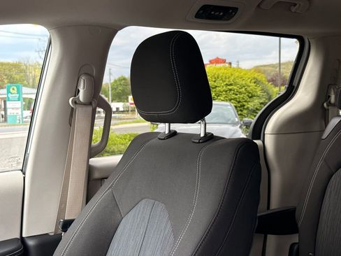 Used 2022 Chrysler Voyager LX FWD image 24