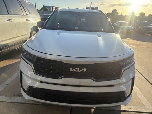 Used 2022 Kia Sorento S FWD image 2