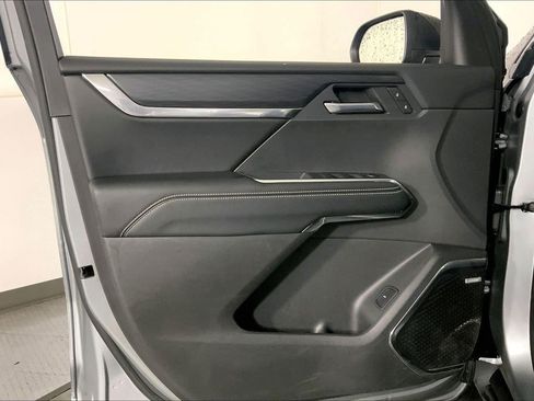 Used 2025 GMC Acadia Elevation FWD image 25