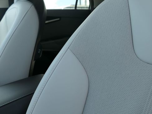 New 2025 Kia Niro EX Touring image 11