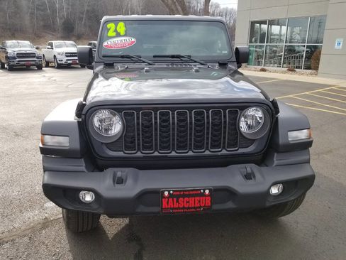 Used 2024 Jeep Wrangler Sport AWD/4WD image 2