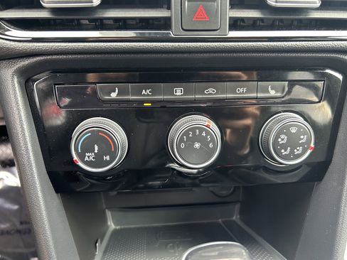 Used 2023 Volkswagen Taos SE w/ Black Wheel Package image 14