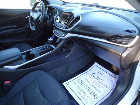 Used 2017 Chevrolet Volt LT Hatchback 4D FWD image 36