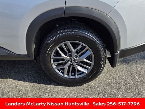 Used 2025 Nissan Rogue S FWD image 12