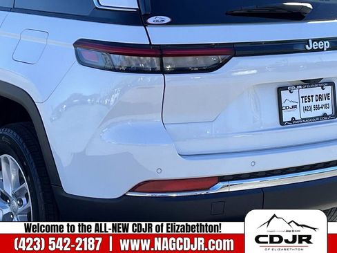 New 2025 Jeep Grand Cherokee Laredo image 5