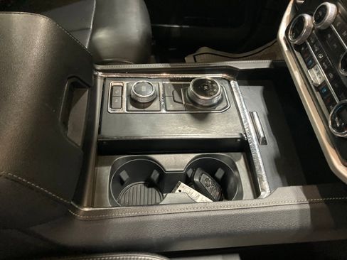 Used 2022 Ford Expedition Max XLT image 7