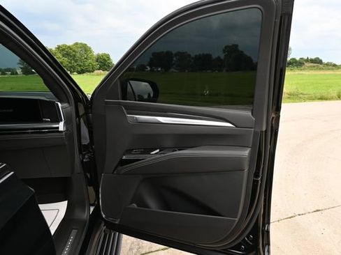 Used 2026 Cadillac Escalade V AWD/4WD image 18