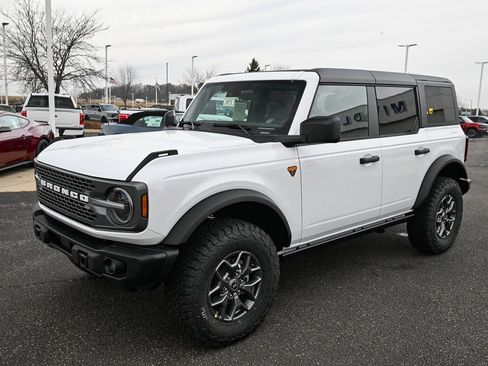 New 2025 Ford Bronco Badlands image 9