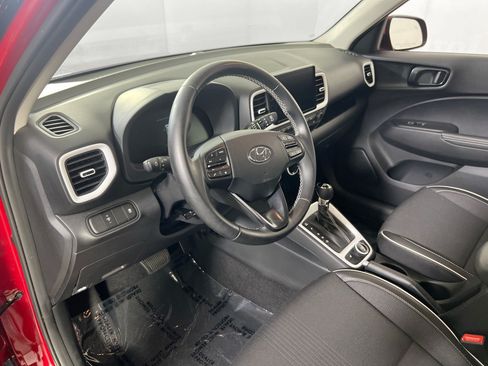 Used 2023 Hyundai Venue Limited FWD image 9