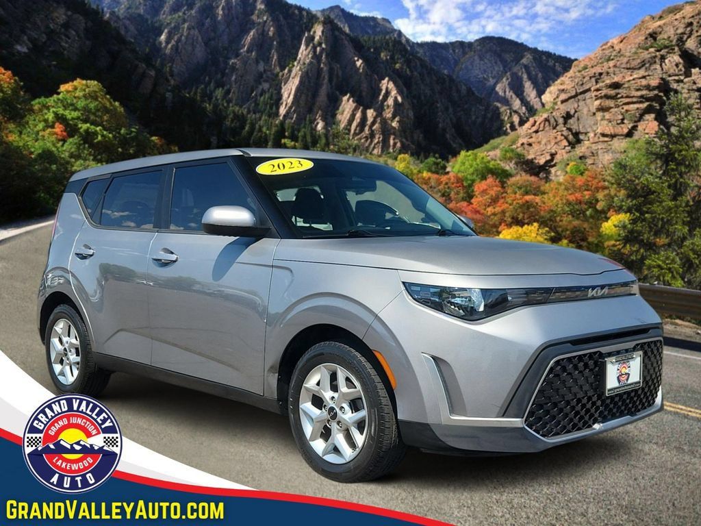 Used 2023 Kia Soul LX w/ Option Group 015 FWD image 1
