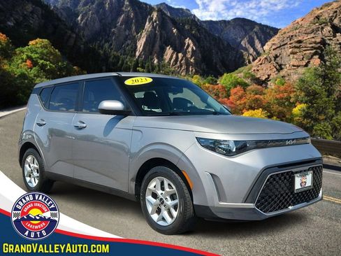Used 2023 Kia Soul LX w/ Option Group 015 FWD image 1