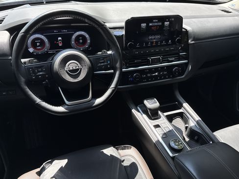 Used 2024 Nissan Pathfinder Platinum AWD/4WD image 24