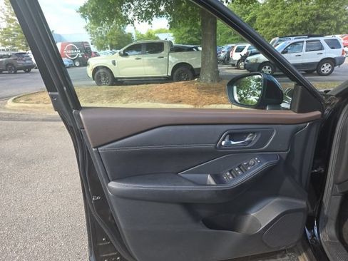 Used 2023 Nissan Rogue SV w/ SV Premium B Package AWD/4WD image 14