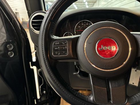 Used 2017 Jeep Wrangler Unlimited Rubicon w/ Cold Weather Group image 13