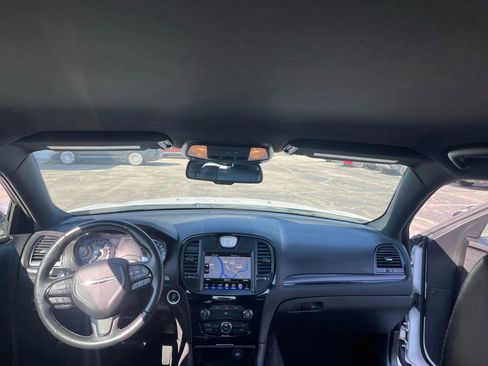 Used 2015 Chrysler 300 S image 23