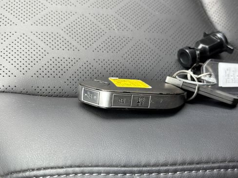 Used 2026 Kia Carnival FWD image 17
