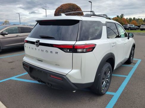New 2025 Nissan Pathfinder SV image 3