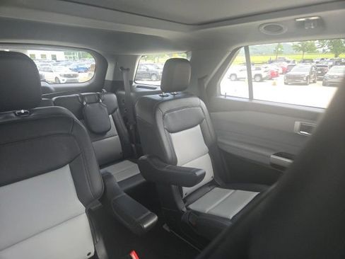 Used 2024 Ford Explorer XLT w/ Equipment Group 202A AWD/4WD image 37
