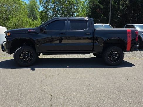 Used 2021 Chevrolet Silverado 1500 Custom Trail Boss w/ Midnight Edition AWD/4WD image 6