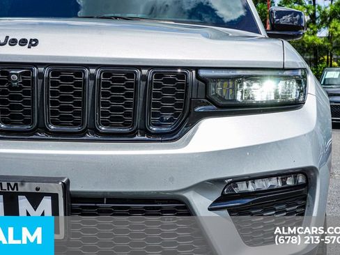 Used 2025 Jeep Grand Cherokee Limited w/ Luxury Tech Group II RWD image 11