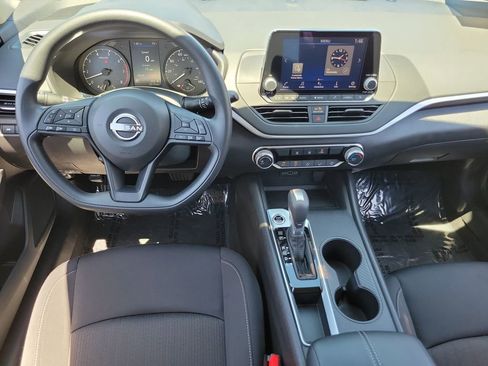 Used 2025 Nissan Altima 2.5 S FWD image 4
