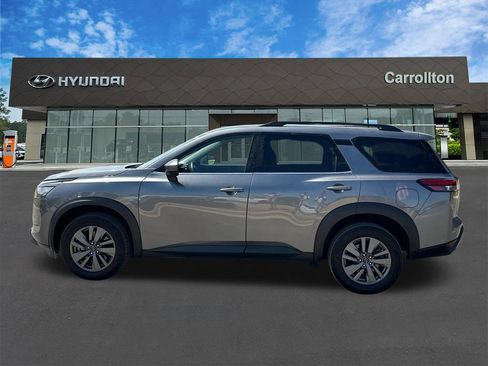 Used 2025 Nissan Pathfinder SV AWD/4WD image 8
