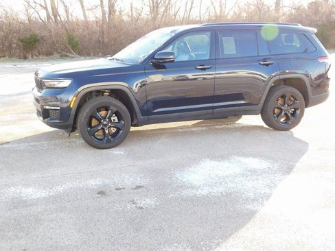 Used 2024 Jeep Grand Cherokee L Limited w/ Black Appearance Package image 7