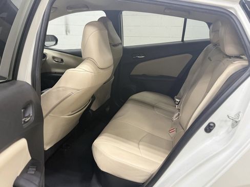 Used 2020 Toyota Prius XLE image 28