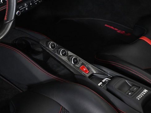 Certified 2022 Ferrari F8 Tributo image 17