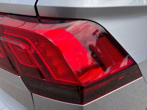 Certified 2023 Volkswagen Tiguan SE FWD image 8