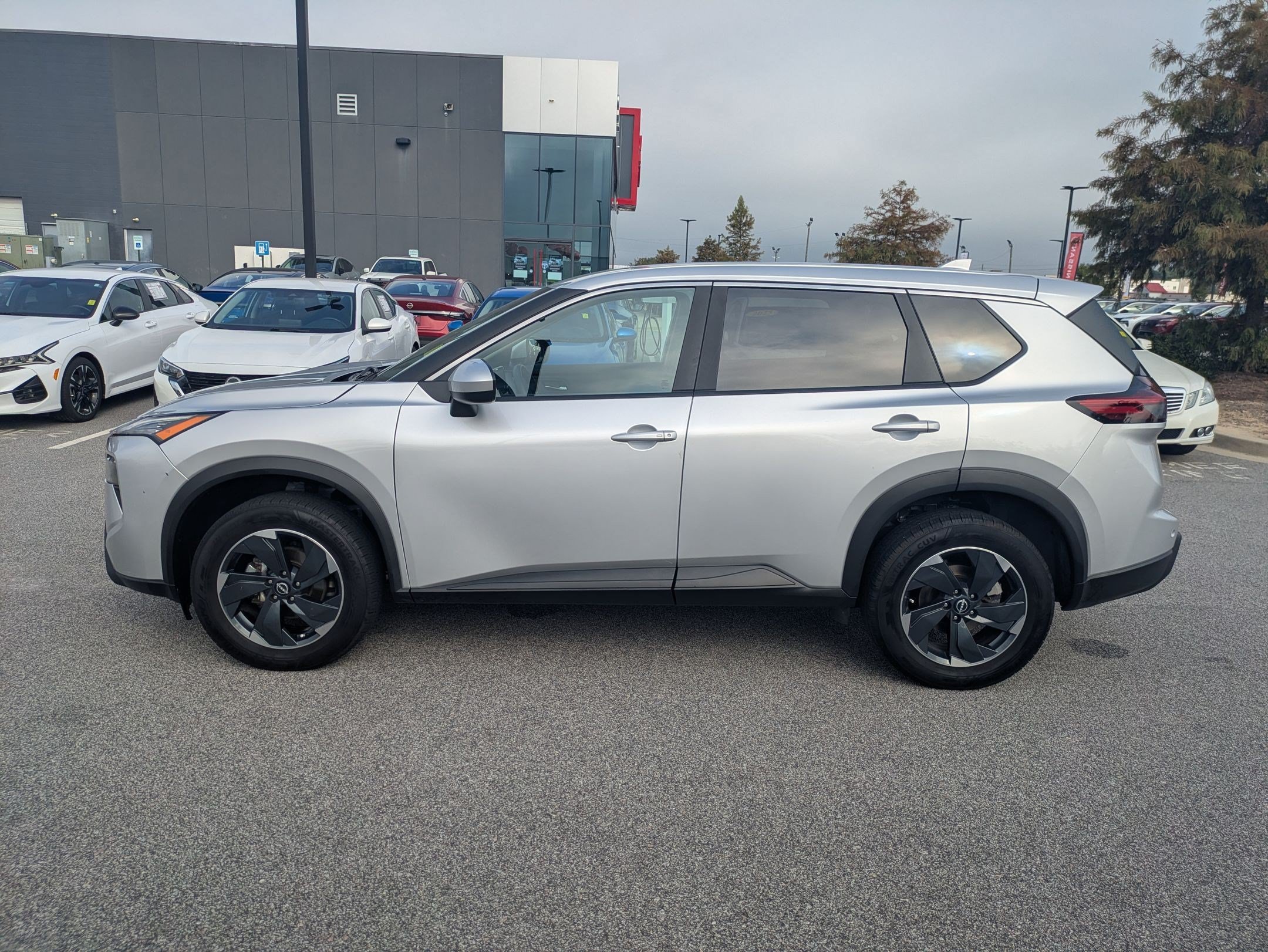 Certified 2024 Nissan Rogue SV AWD/4WD image 7
