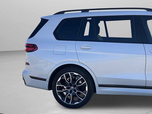 Used 2025 BMW X7 xDrive40i w/ Executive Package image 35