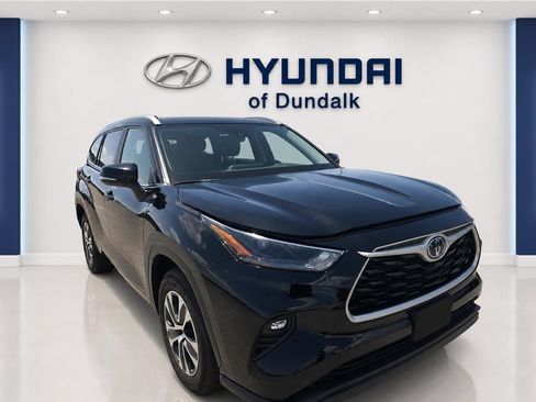 Used 2023 Toyota Highlander XLE FWD image 1