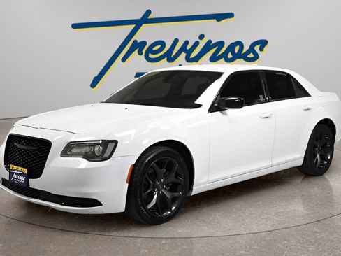 Used 2023 Chrysler 300 Touring w/ Sport Appearance Package image 5
