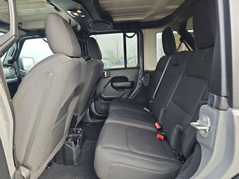 Used 2022 Jeep Wrangler Unlimited Sport image 19