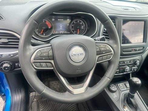 Used 2022 Jeep Cherokee Latitude Lux w/ Sun & Sound Group AWD/4WD image 22