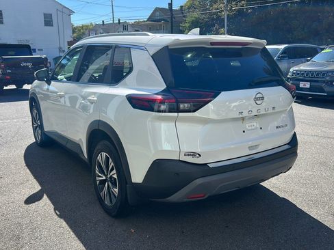 Used 2022 Nissan Rogue SV w/ SV Premium Package image 4