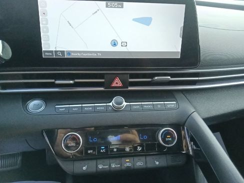 Used 2023 Hyundai Elantra Limited FWD image 21