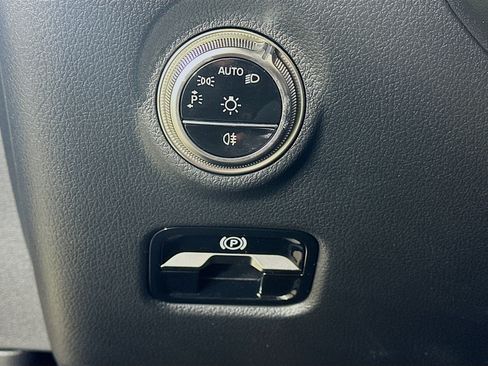 Certified 2025 Mercedes-Benz C 300 4MATIC Sedan image 10