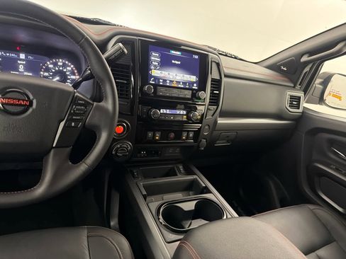 Used 2021 Nissan Titan PRO-4X w/ Pro-4x Convenience Package AWD/4WD image 17