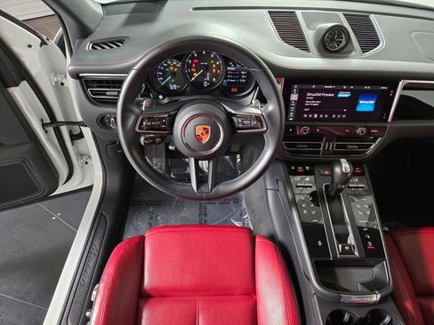 Used 2024 Porsche Macan image 16