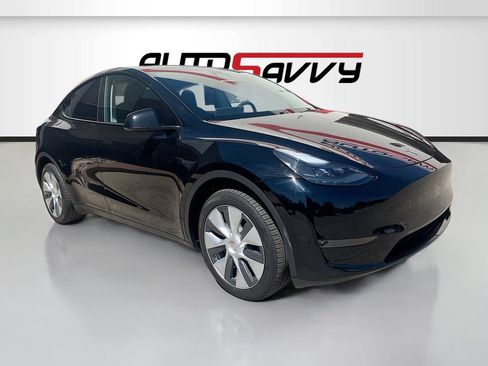 Used 2024 Tesla Model Y Long Range AWD/4WD image 1