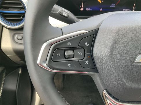 Used 2025 Chevrolet Trax LT w/ LT Convenience Package FWD image 23