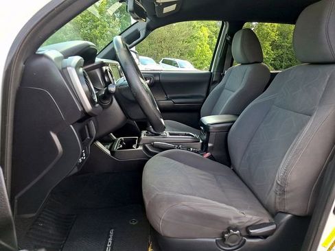 Used 2016 Toyota Tacoma TRD Sport w/ Towing Package RWD image 13