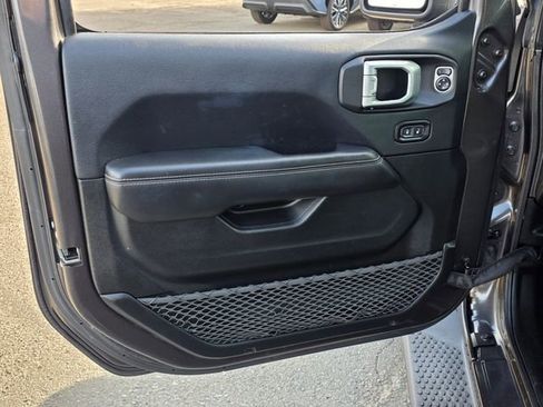 Used 2019 Jeep Wrangler Unlimited Sahara image 24
