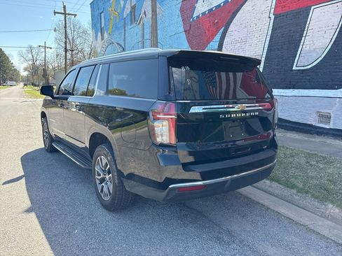 Used 2022 Chevrolet Suburban LT w/ LT Signature Package image 4